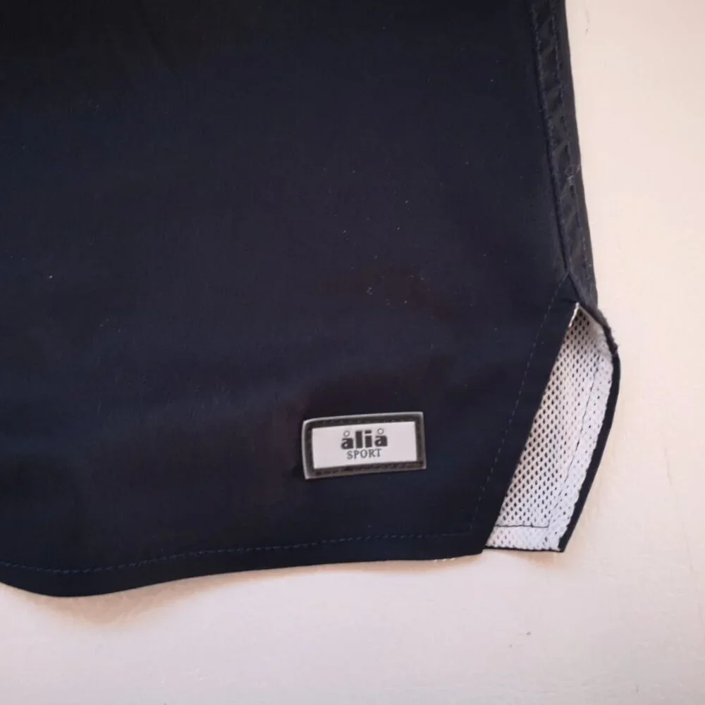 Alia Sport Ladies Size Medium Navy Mesh Lined Straight Fit Lightweight Vest - Picture 8 of 12